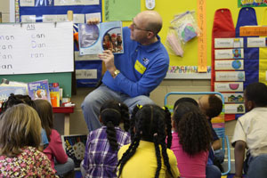 Sean Sublette reads to LES kids